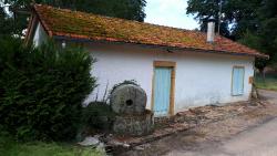 Les Bruyères, moulin et meules