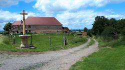 Ferme et croix du Brionnais