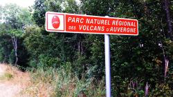 Panneau d'entrée dans le parc des volcans