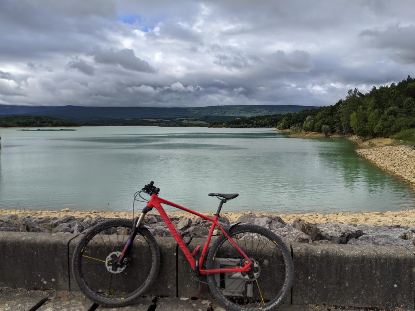 Singles autour du lac de Montbel