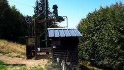 Le Grand Téléski, passage derrière, attention aux câbles