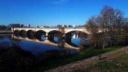 Pont de la voie ferrée sur la Loire entre Roanne et Le Coteau