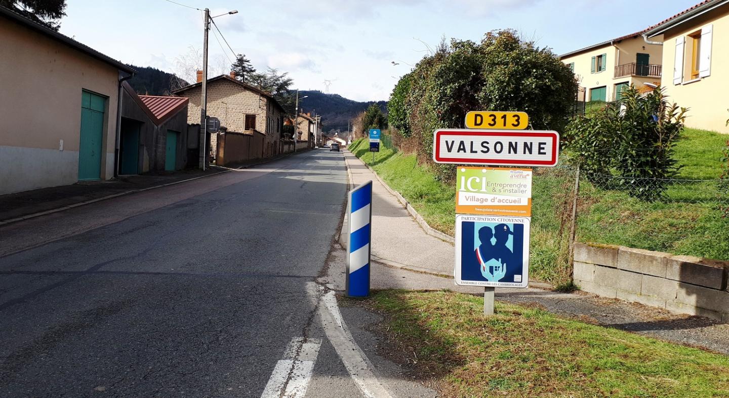 Valsonne - Montée aux éoliennes du Beaujolais Vert