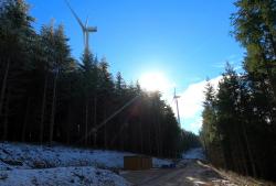 Les éoliennes 2 et 3 sur le GR 7