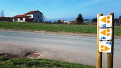 Sortie du parking, Balisage des circuits VTT FFC N° 1-2-3 Bleu   VTTAE Bleu