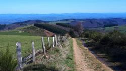 Carrefour Croix de La Loge, vues sur le Roannais, le Beaujolais et le Mont Blanc