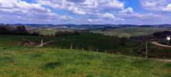 Châtelus, vue sur La Gresle (42460) et les contreforts du Beaujolais