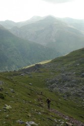 Etape 3 : On attaque la descente du col de Petraficha, un régal sur un single technique et des pentes herbeuses.