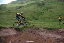 Etape 3 : Saut au dessus des ramifications de la rivière coulant sur l'Achar de Aguas
