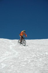 Etape 7 : Attaque de la descente du col par un névé très très pentu