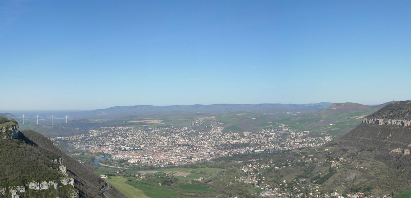 Les crêtes du Larzac depuis la Blaquière