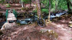 Cascade de la Pisserote, passerelle sur le torrent du Barbenan