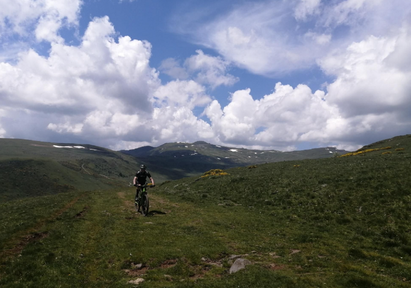 Volcan est du Cantal via Prat de Bouc