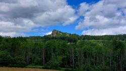 Sur le retour avant La Boffetie, vue sur le rocher Saint Vincent