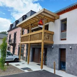 Chapdes-Beaufort (63230), Auberge du Village, côté rue principale