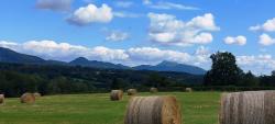 Montcognol, vue sur les Puy de Dôme