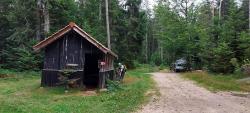 Cabanne du Maquis (3 barrières en bois après, passages sur le côté