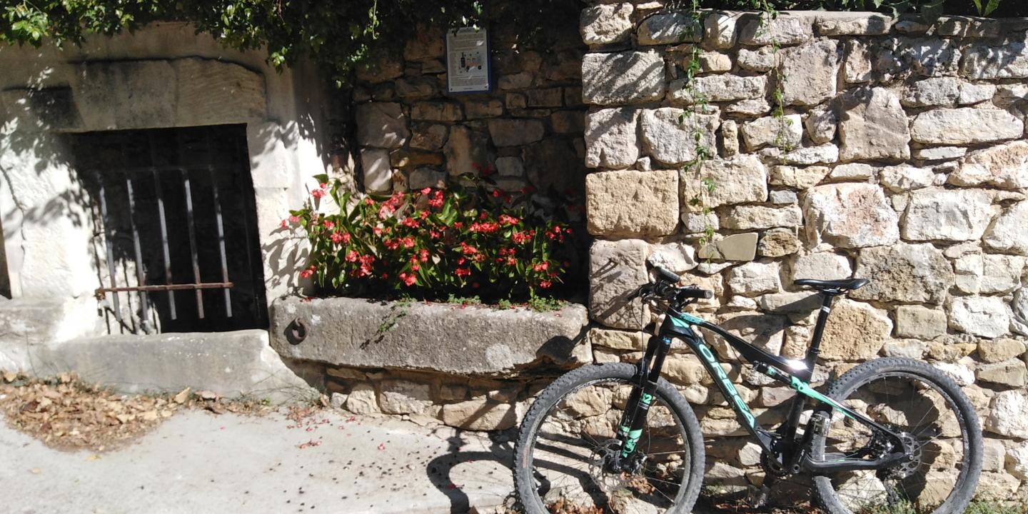 Seynes par la fontaine de Paravous