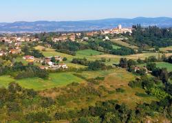 Vue sur le bourg de Villerest