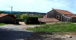 Carrefour Les Faux, vue sur Montloup en arrière plan