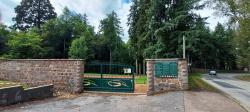Amplepuis, entrée du parc le Clos du Crêt