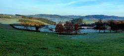 Vue sur le village de Ronno au départ