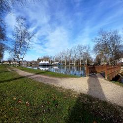 Bassin du Canal de la Sauldre et passerelle