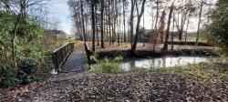 Passerelle vers la piscine