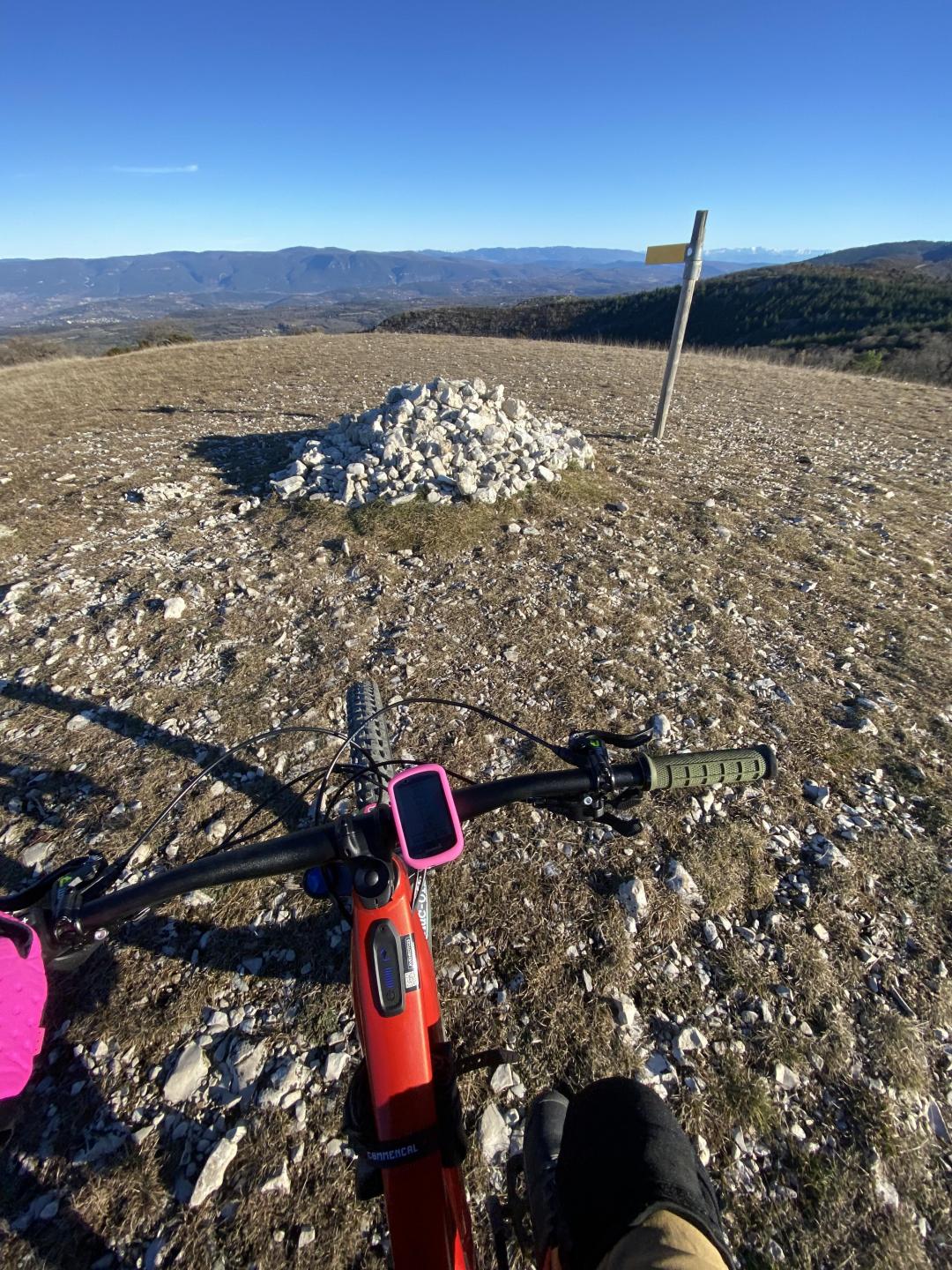 Boucle au départ de Lourmarin jusqu’à Buoux par le Mourre Nègre