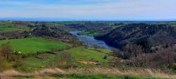 Vue sur les Gorges de la Loire (Roannais), pont de la Vourdiat