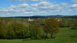Entre Montée Courgeon et Montée Parras, vue sur Nandax et les Monts du Beaujolais