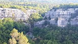 exemple de vue dominante depuis rive droite du Caramy