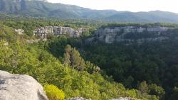 Vue depuis les hauteurs de la rive droite du Caramy