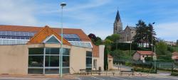 Renaison, salle ERA et l'église