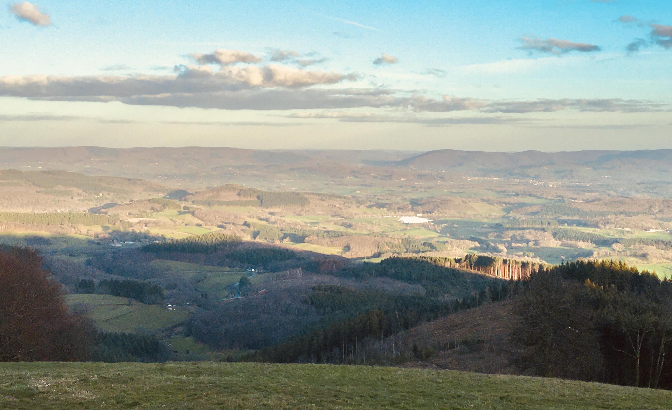 Le Mont Beuvray depuis les hauteurs de Monthelon