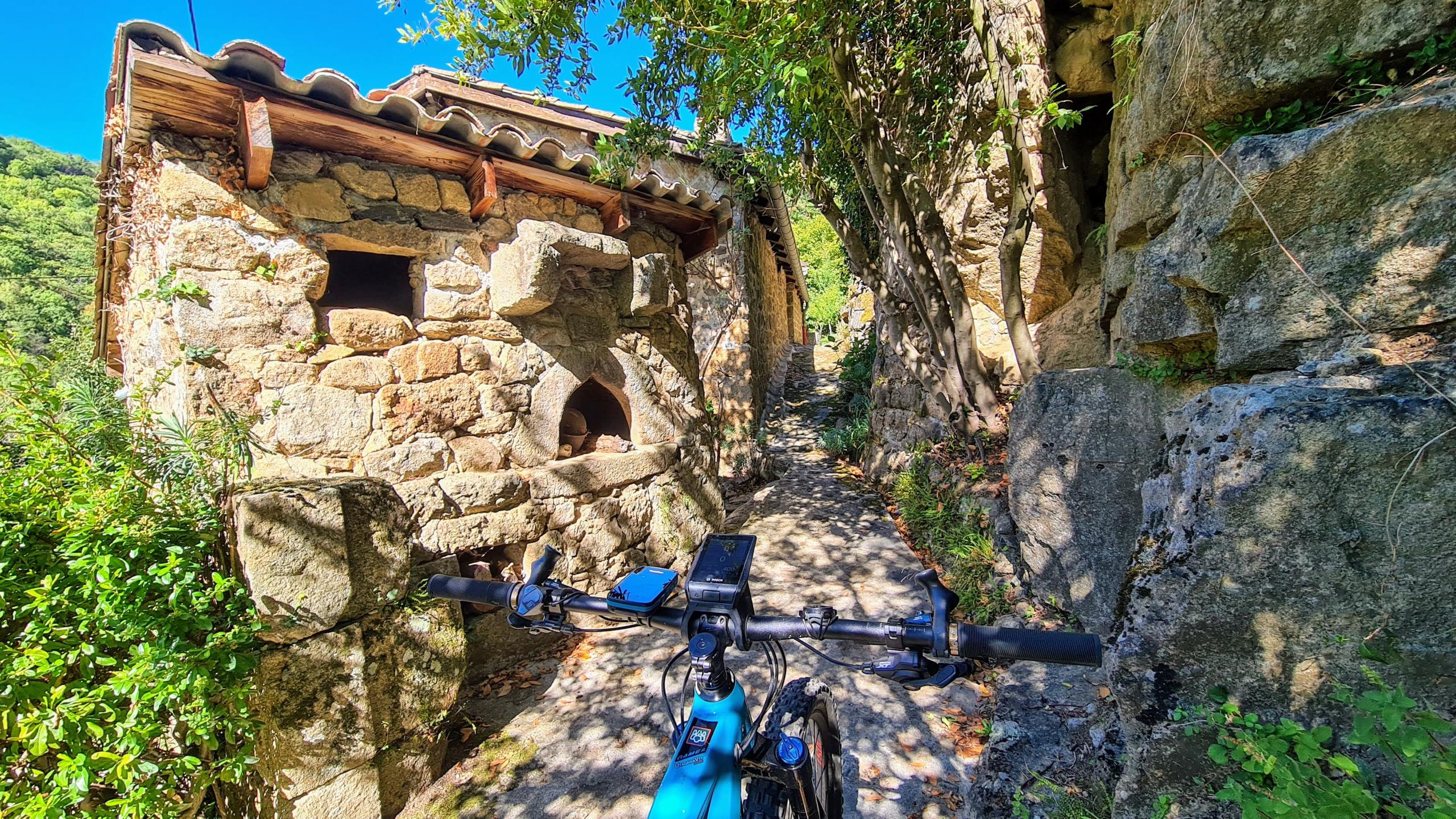 Col des Fourches - Pont de Chervil par la vallée du Talaron