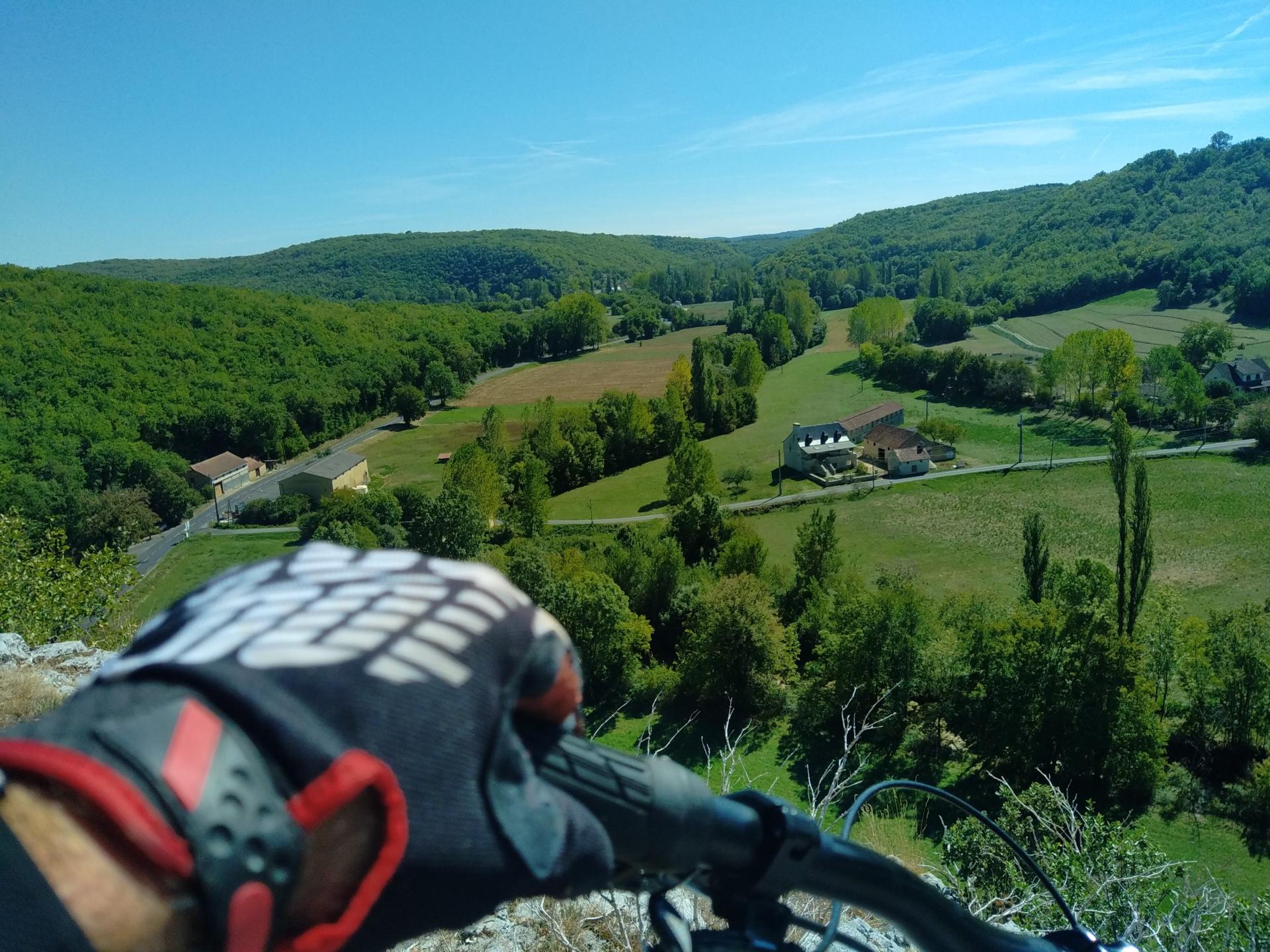 Petite boucle typée enduro au départ du hameau d'Aurimont