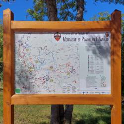 Le Crozet, aire de camping-car, panneau des circuits VTT