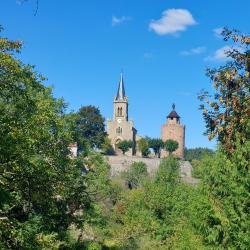 Le Crozet, aire de camping-car, vue sur l'église