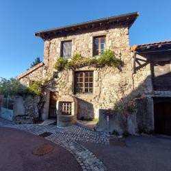 Le Crozet, maison et puit
