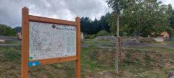 Panneau des circuits VTT et piste de pumptrack