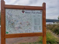 Panneau des circuits VTT de la plage de Villerest