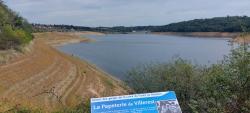 Bord du Lac de Villerest (niveau bas, sécheresse 2022)