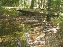 320.St Martin-d'Escubei.(61).Passerelle en poteaux.Ruisseau le Sommaire
