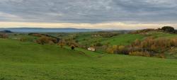 Vue vers les Monts de la Madeleine et du Forez