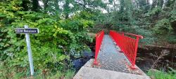 Renaison, passerelle sur le Renaison