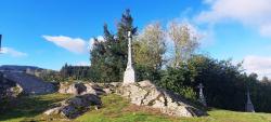 Ambierle, croix sur le site de la madone