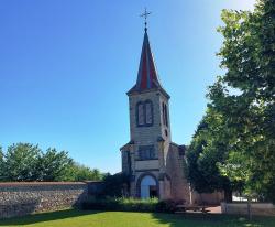Saint Martin de Boisy, devant l'église