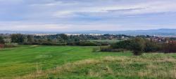 Villerest, Golf de Champlong, vue sur Roanne et les Monts du Beaujolais à l'horizon