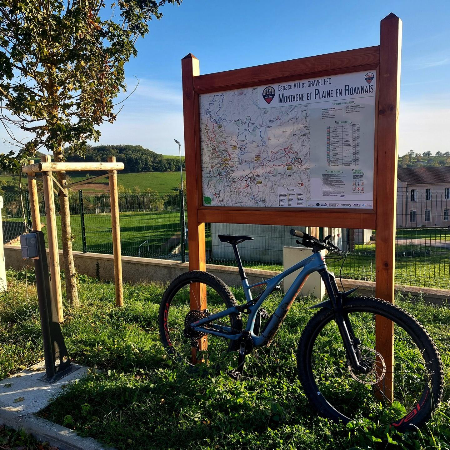 Espace FFC-VTT et gravel - Montagne et Plaine en Roannais - Circuit N° 22 : La Combrisarde